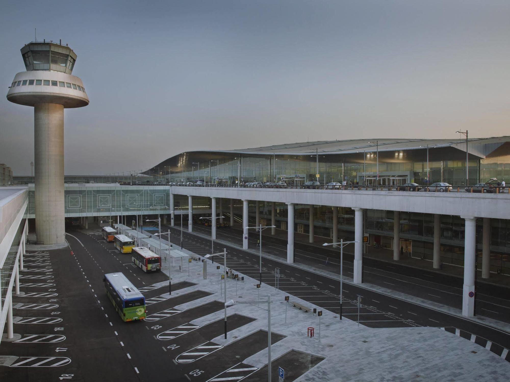 Air Rooms Barcelona Airport By Premium Traveller El Prat de Llobregat Exterior photo