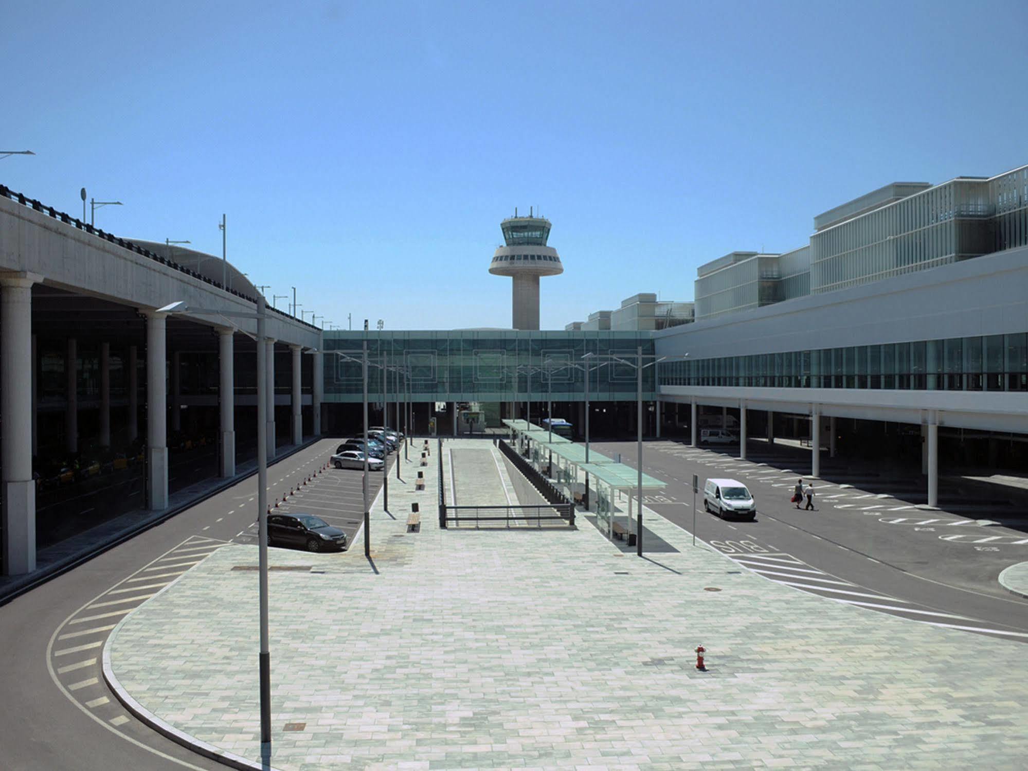 Air Rooms Barcelona Airport By Premium Traveller El Prat de Llobregat Exterior photo