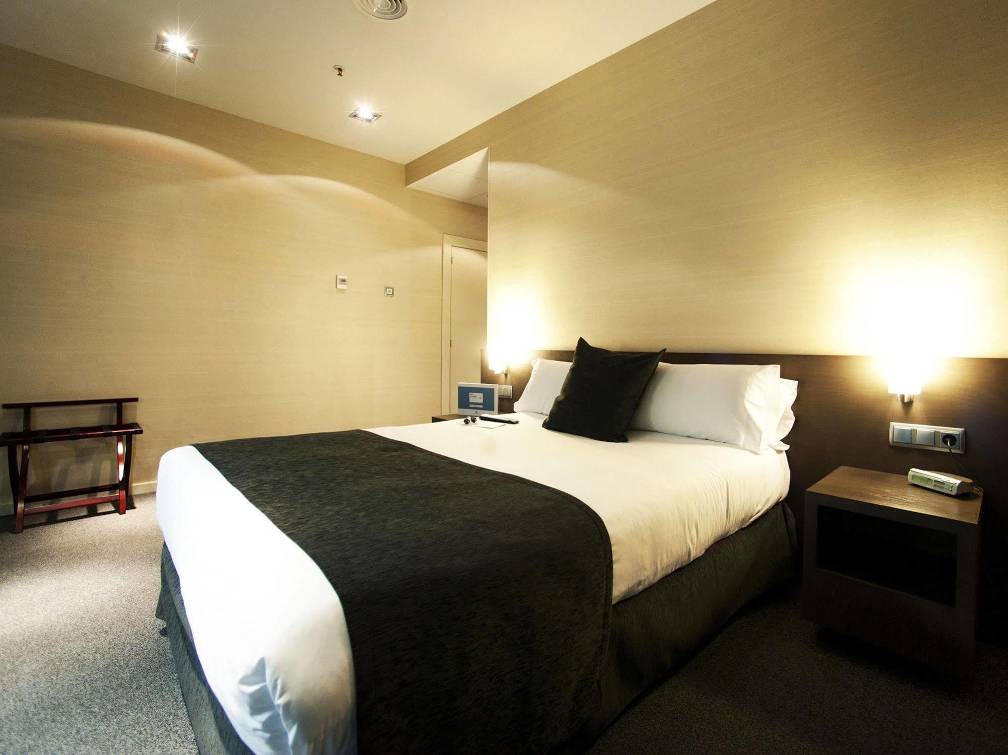 Air Rooms Barcelona Airport By Premium Traveller El Prat de Llobregat Exterior photo