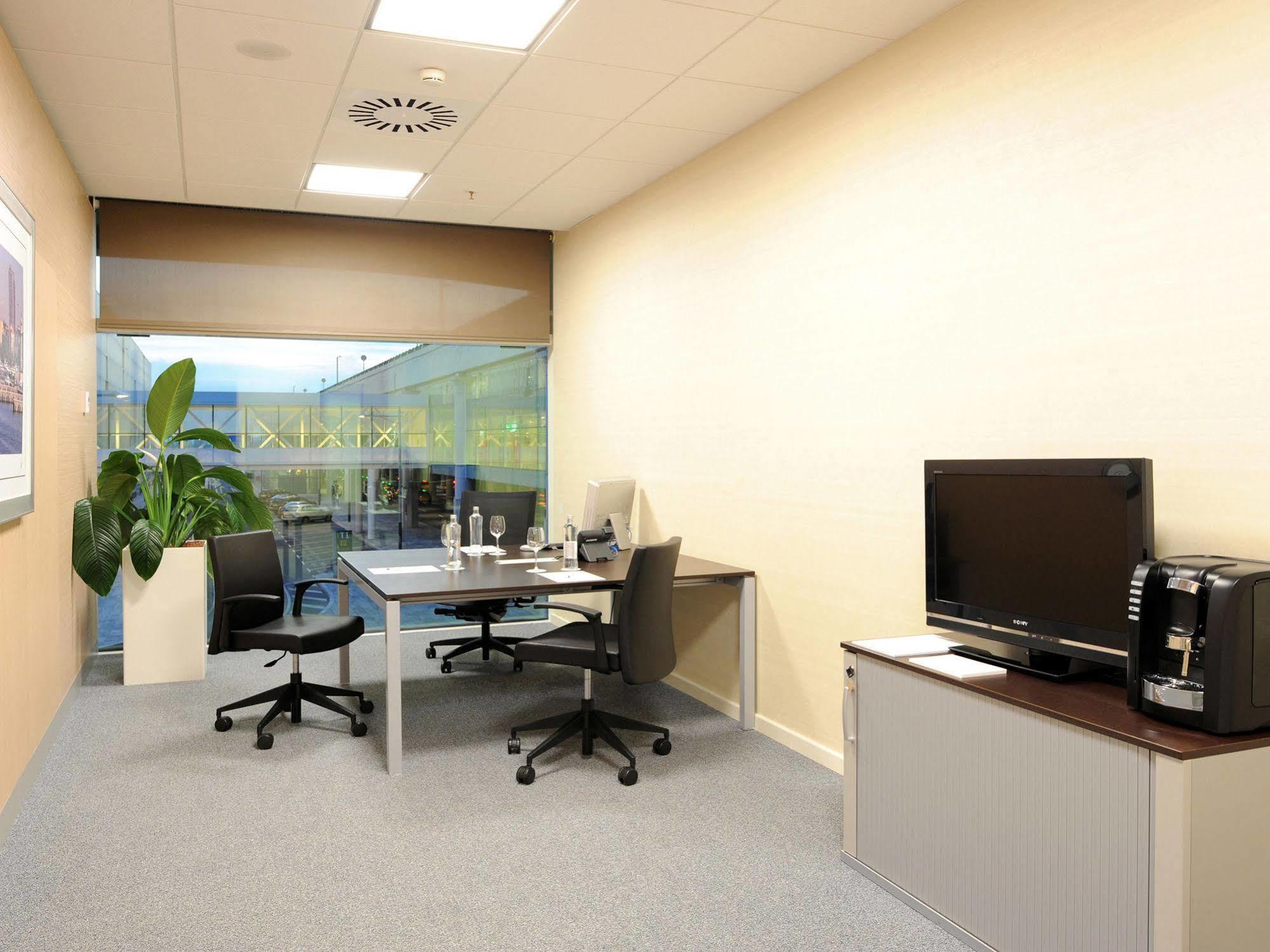 Air Rooms Barcelona Airport By Premium Traveller El Prat de Llobregat Exterior photo